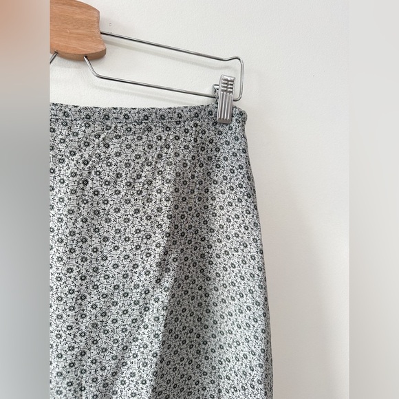 Sandwich Skirt -Floral - Blue/Grey Viscose- Below Knee - Size 40 (8) - Picture 13 of 13